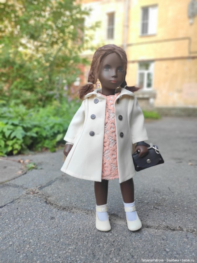 Выгулять белое пальто и немножко гетто😆