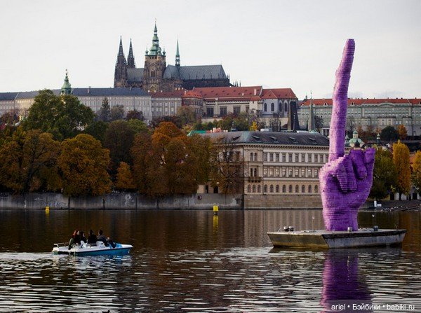 Провокационные скульптуры от Давида Черны (David Cerny) (фото 3)