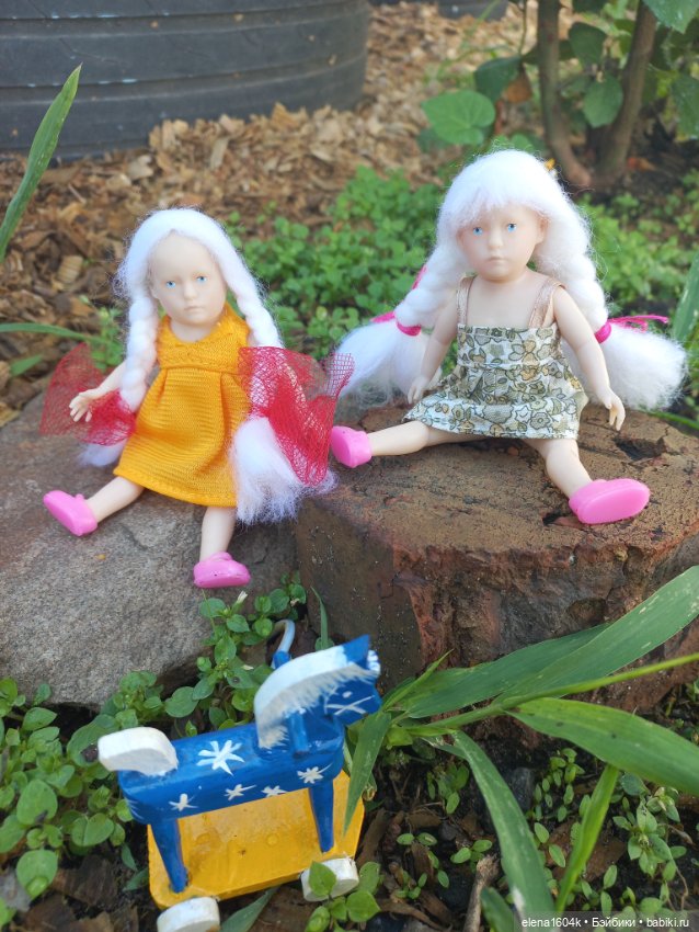 Авелия и Лилечка на прогулке