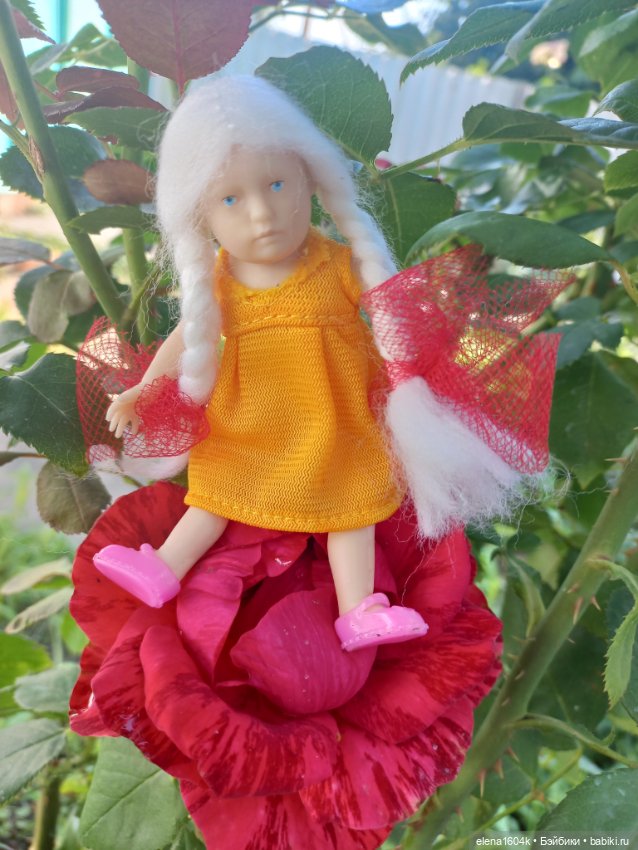 Авелия и Лилечка на прогулке