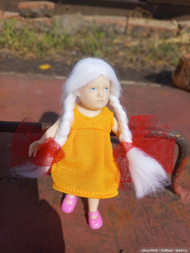 Авелия и Лилечка на прогулке