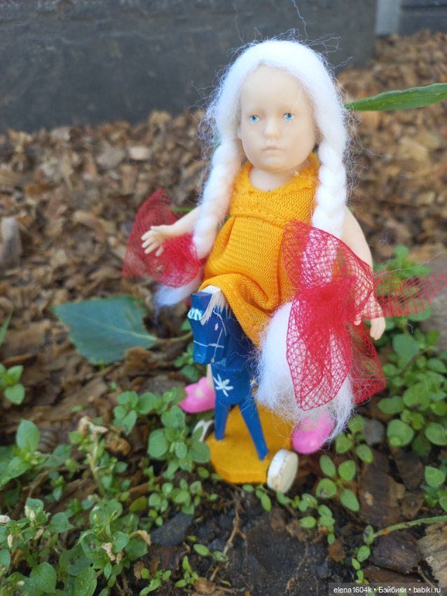 Авелия и Лилечка на прогулке