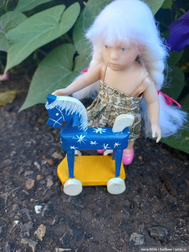 Авелия и Лилечка на прогулке