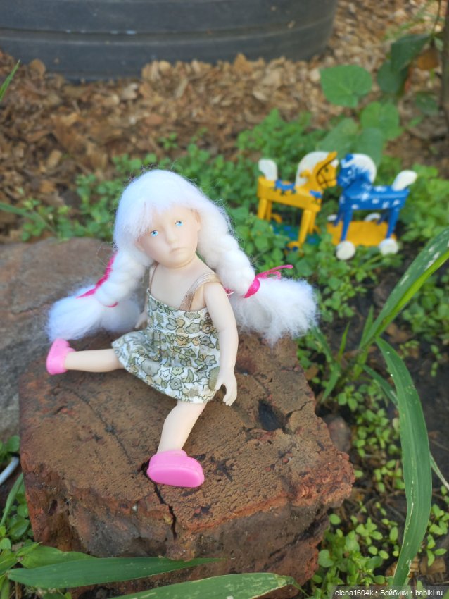 Авелия и Лилечка на прогулке