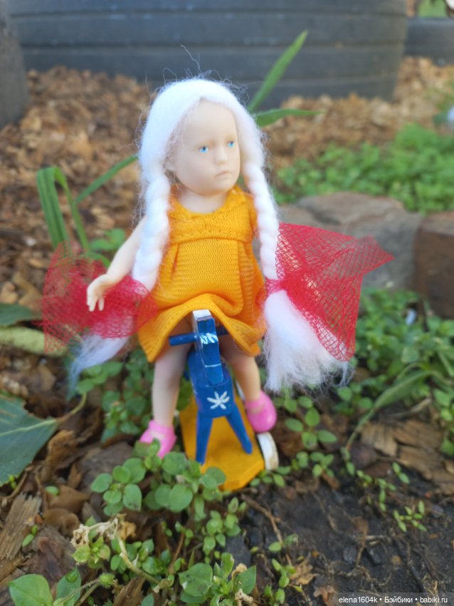 Авелия и Лилечка на прогулке