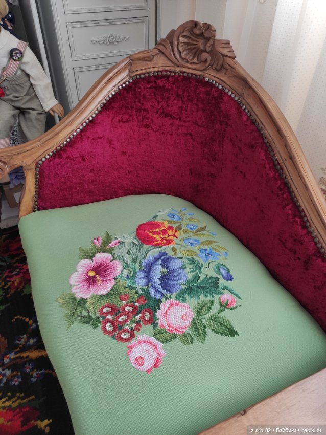 Диван для любимой куклы — Мебель для кукол и домиков: фото