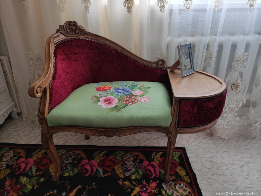 Диван для любимой куклы — Мебель для кукол и домиков: фото