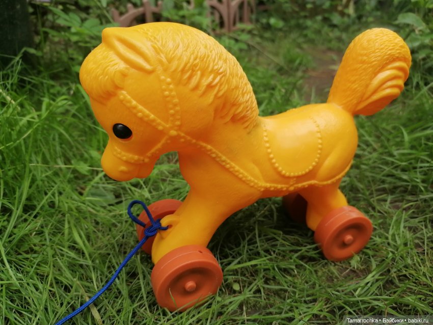 Далеко, далеко на лугу пасутся ко