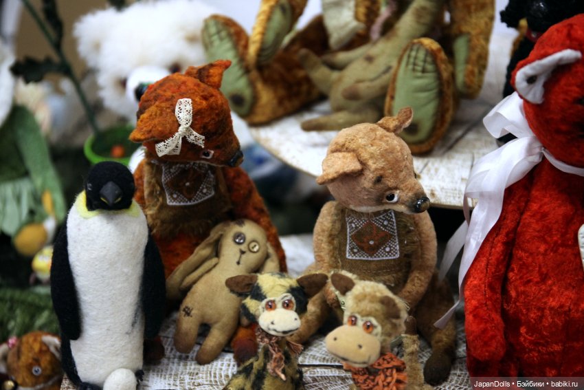 Плюшевая милота Натилии Халикеевой на выставке «Праздник кукол. Кремль в Измайлово» 16.07 – 14.08 2022 года (фото 3)