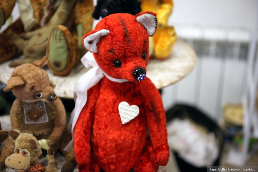 Плюшевая милота Натилии Халикеевой на выставке «Праздник кукол. Кремль в Измайлово» 16.07 – 14.08 2022 года (фото 4)