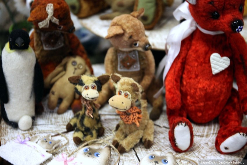 Плюшевая милота Натилии Халикеевой на выставке «Праздник кукол. Кремль в Измайлово» 16.07 – 14.08 2022 года (фото 2)