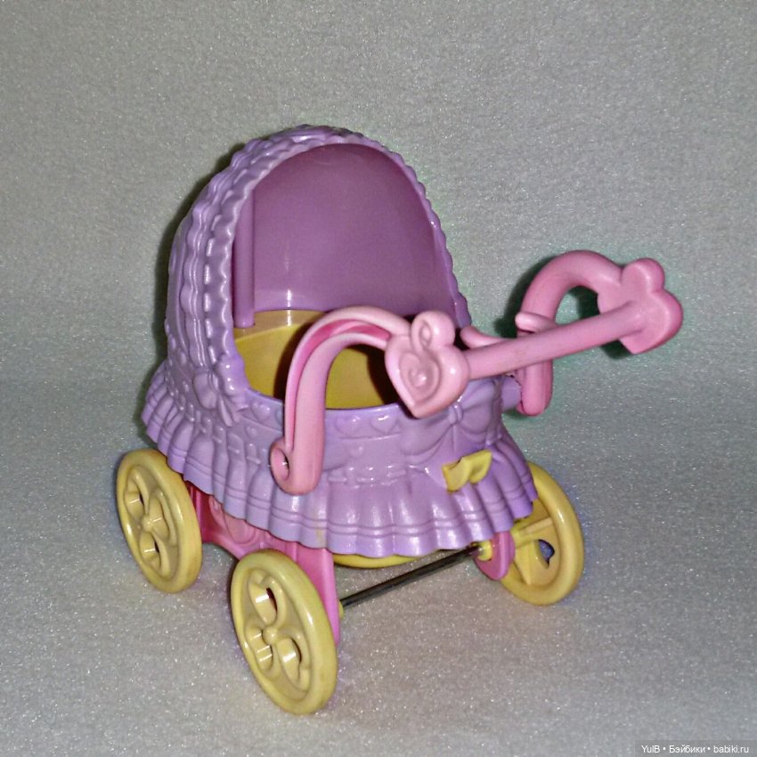 ...Кроватка, шкаф и коляска