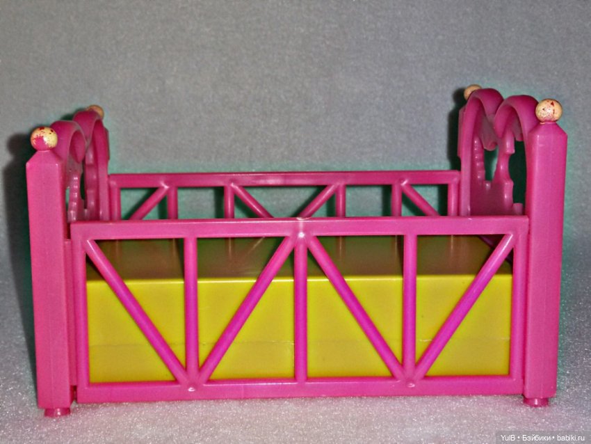 ...Кроватка, шкаф и коляска