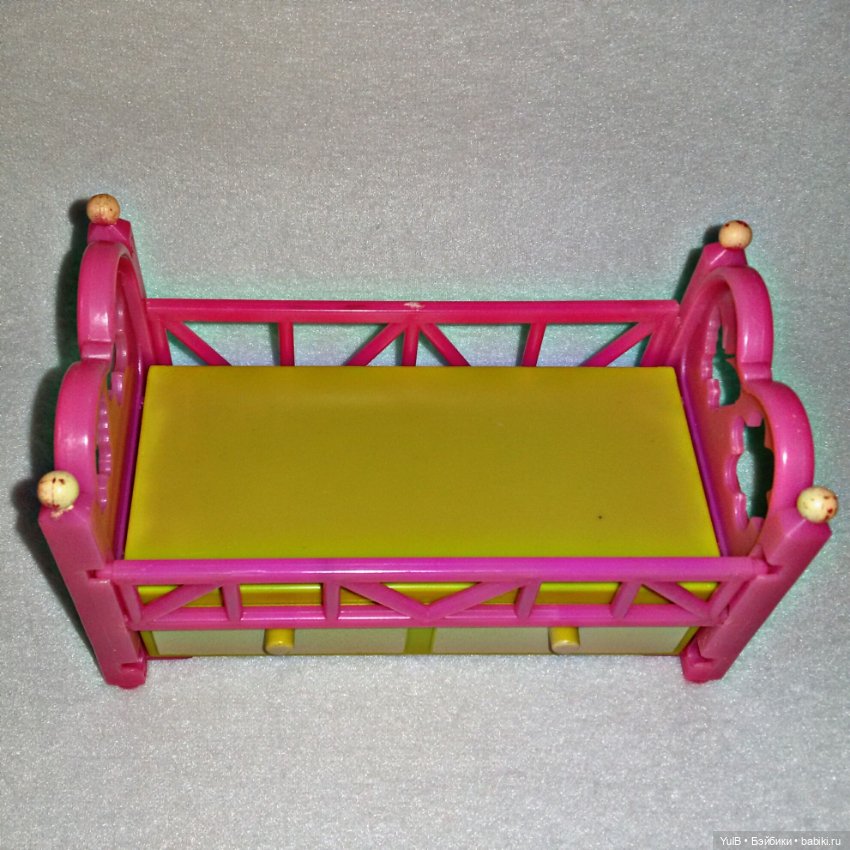 ...Кроватка, шкаф и коляска