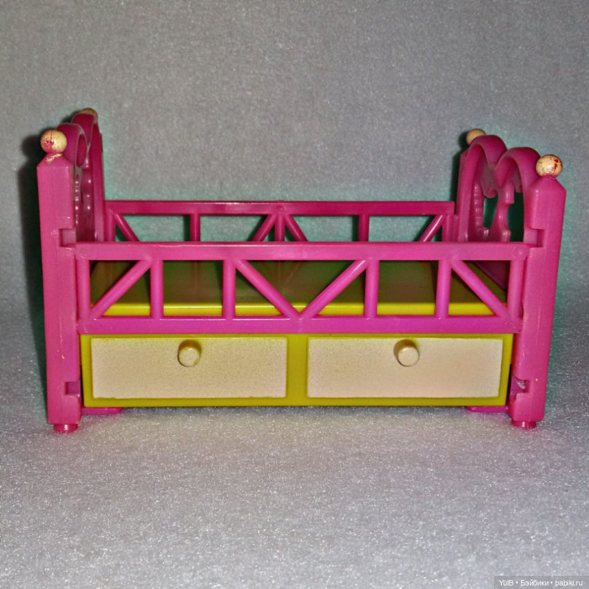 ...Кроватка, шкаф и коляска