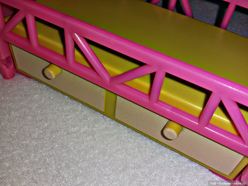 ...Кроватка, шкаф и коляска