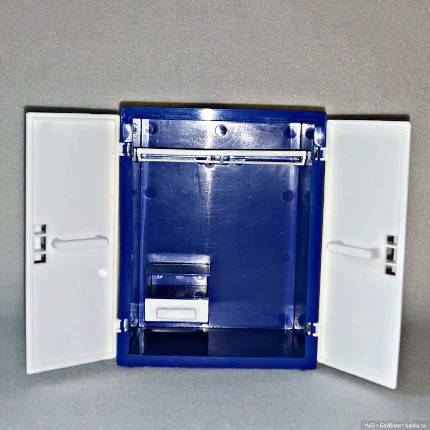 ...Кроватка, шкаф и коляска (фото 9)