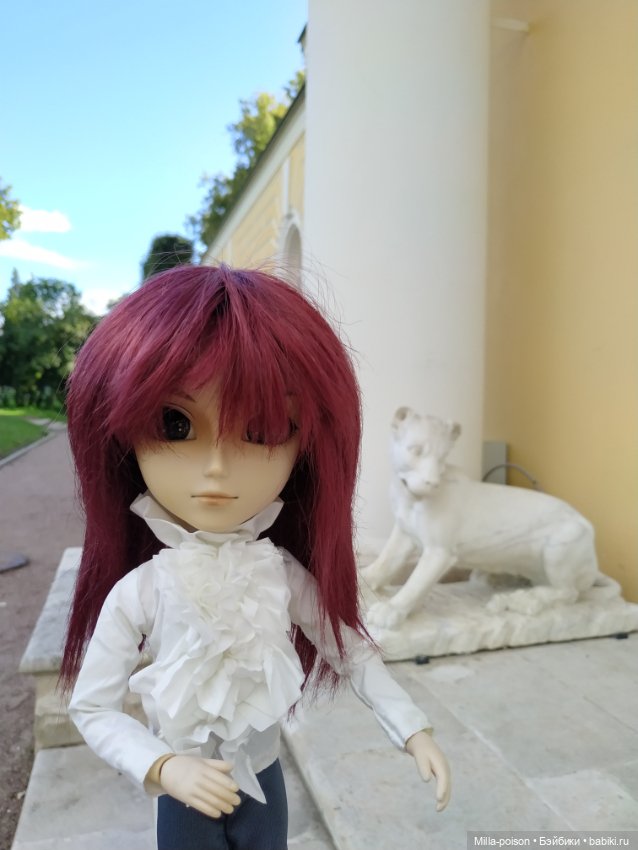 Манабу Сато гуляет по усадьбе Архангельское (фото 2)