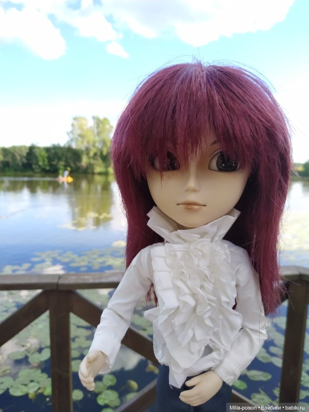 Манабу Сато гуляет по усадьбе Архангельское