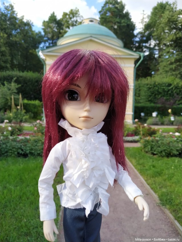 Манабу Сато гуляет по усадьбе Архангельское (фото 4)