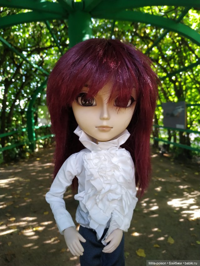 Манабу Сато гуляет по усадьбе Архангельское