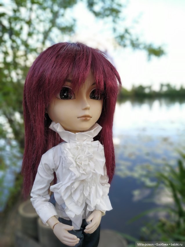 Манабу Сато гуляет по усадьбе Архангельское