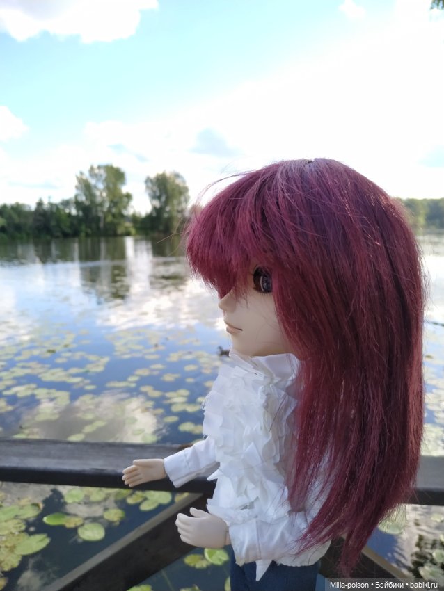 Манабу Сато гуляет по усадьбе Архангельское