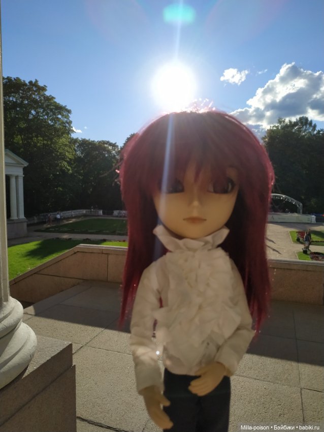 Манабу Сато гуляет по усадьбе Архангельское