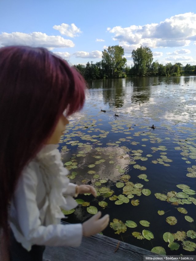 Манабу Сато гуляет по усадьбе Архангельское