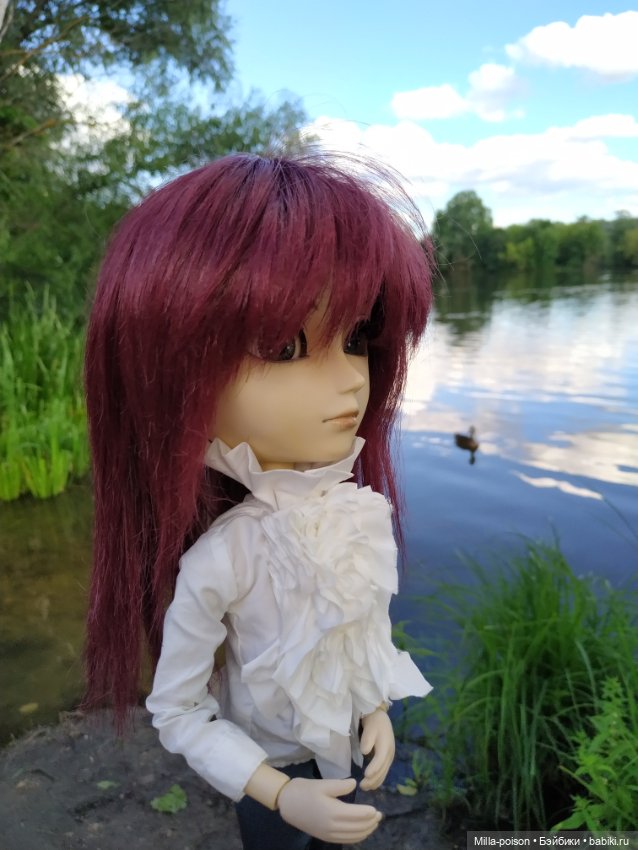 Манабу Сато гуляет по усадьбе Архангельское