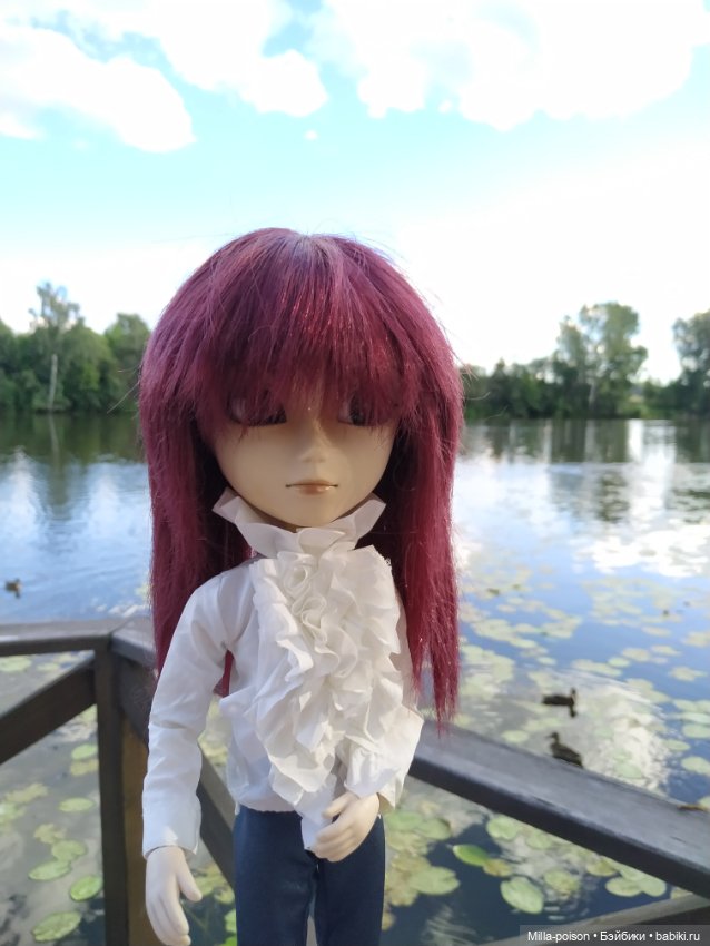 Манабу Сато гуляет по усадьбе Архангельское