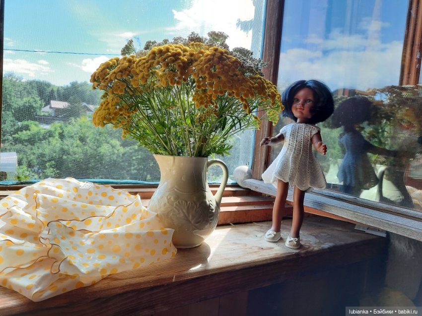 Просто белое платье и просто букет