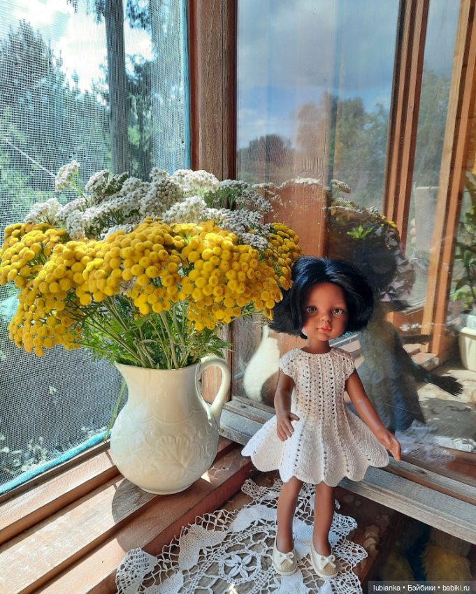 Просто белое платье и просто букет