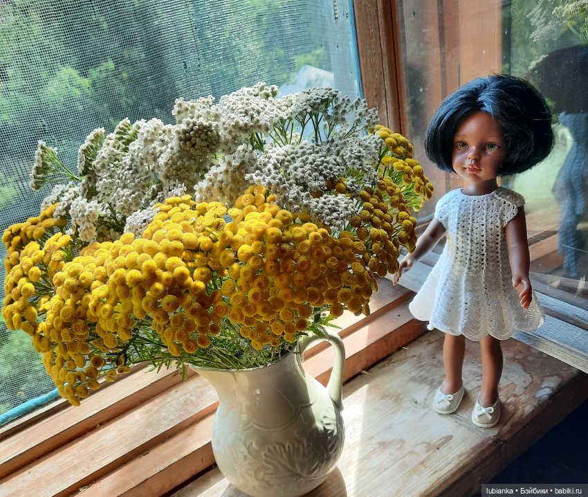 Просто белое платье и просто букет