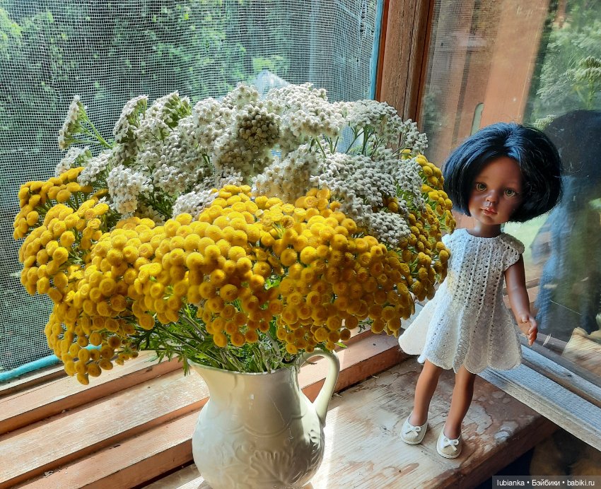 Просто белое платье и просто букет