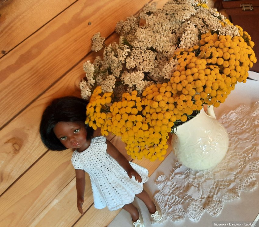 Просто белое платье и просто букет