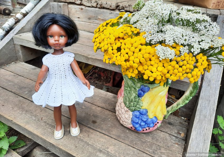 Просто белое платье и просто букет