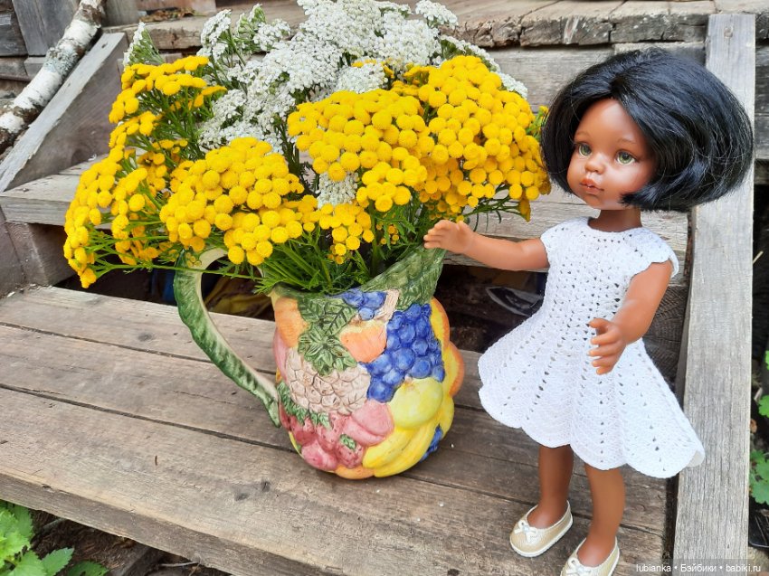 Просто белое платье и просто букет