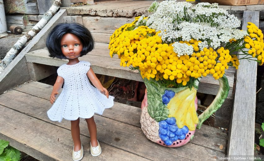 Просто белое платье и просто букет