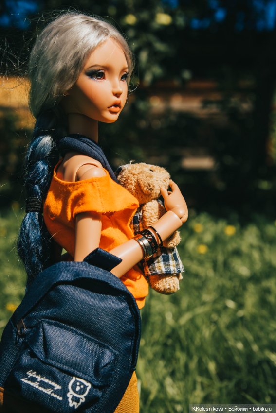 Собирается уезжать или всё-таки решила остаться (фото 6)