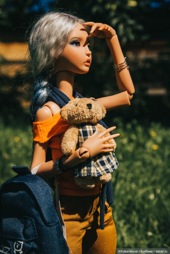 Собирается уезжать или всё-таки решила остаться