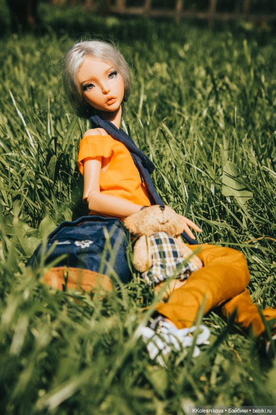 Собирается уезжать или всё-таки решила остаться (фото 8)