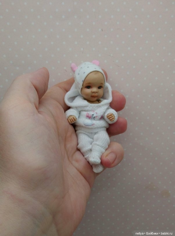 Кнопочка. Ростик 9 см — Авторские миниатюрные куклы: лепка (фото 3)
