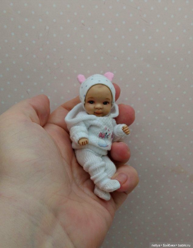 Кнопочка. Ростик 9 см — Авторские миниатюрные куклы: лепка (фото 4)