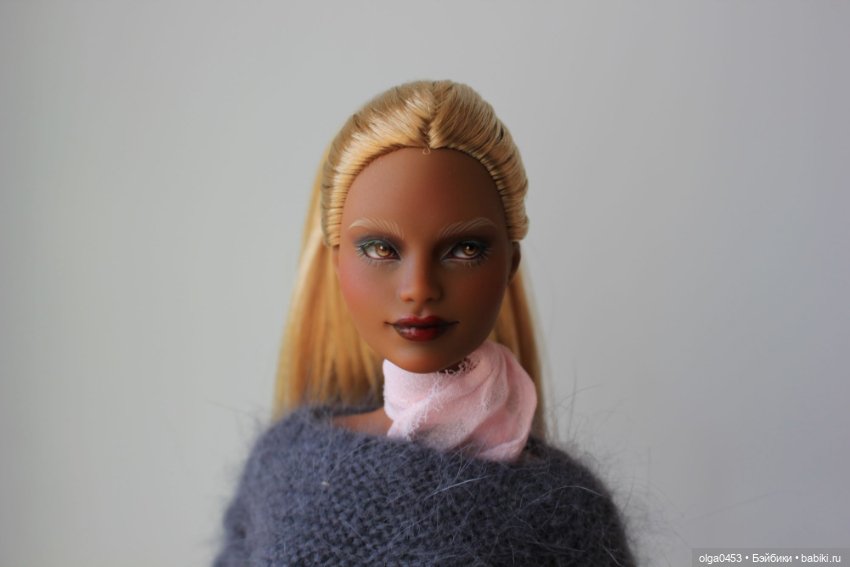 Темнокожая и золотоволосая (фото 7)