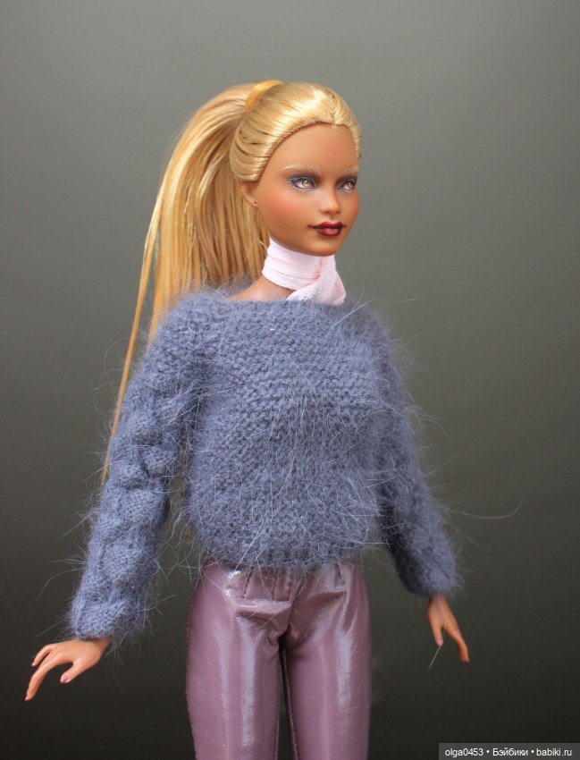 Темнокожая и золотоволосая