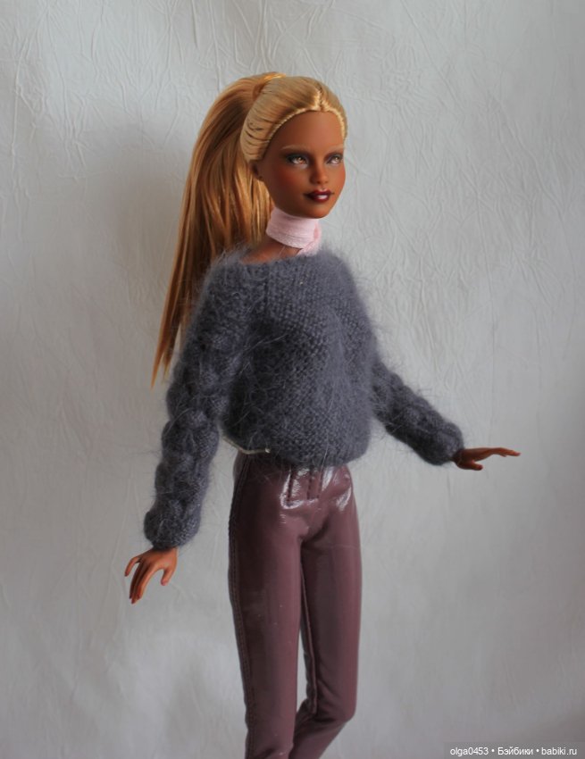 Темнокожая и золотоволосая