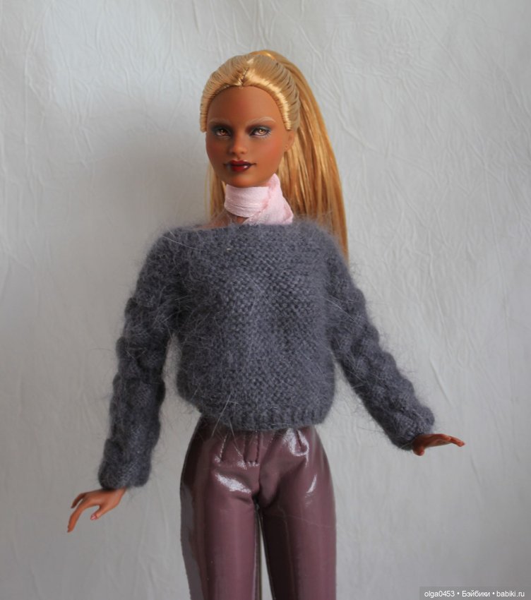 Темнокожая и золотоволосая