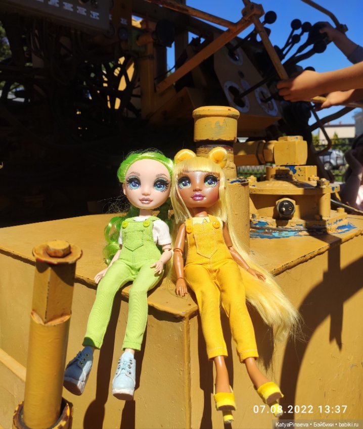 Прогулка у паровозов — Куклы Rainbow High (Рейнбоу Хай (фото 4)