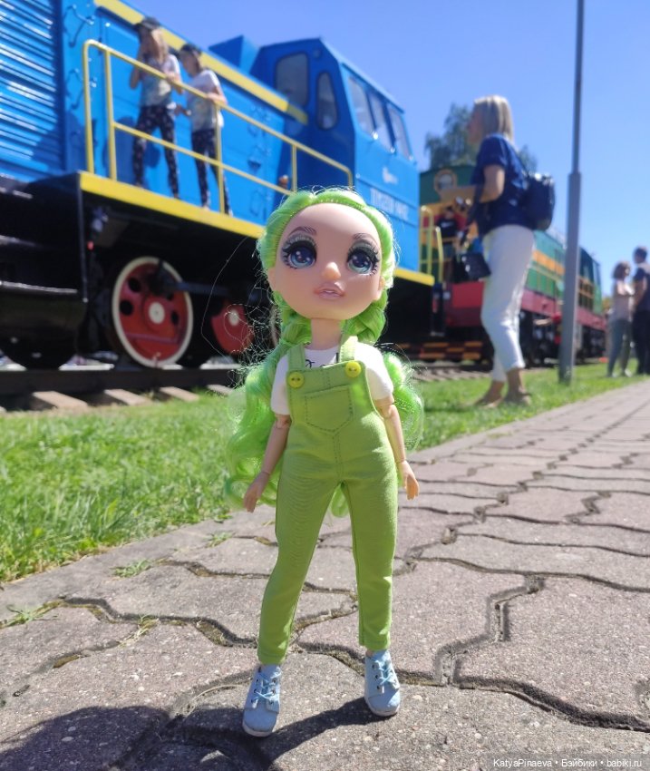 Прогулка у паровозов — Куклы Rainbow High (Рейнбоу Хай (фото 3)